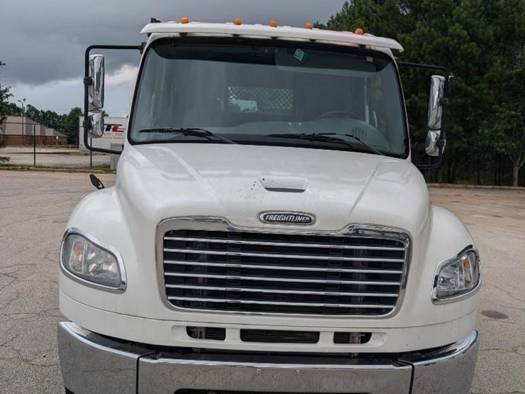 2012-freightliner-m2-stakebed-truck-image-5