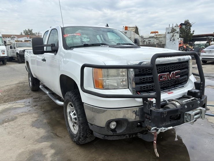 2012-gmc-sierra-2500-image-2