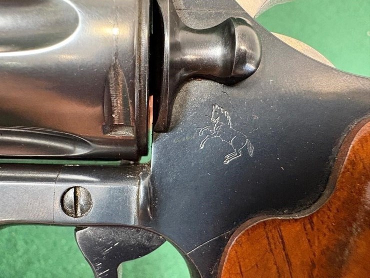 colt-diamondback-22lr-revolver-image-8