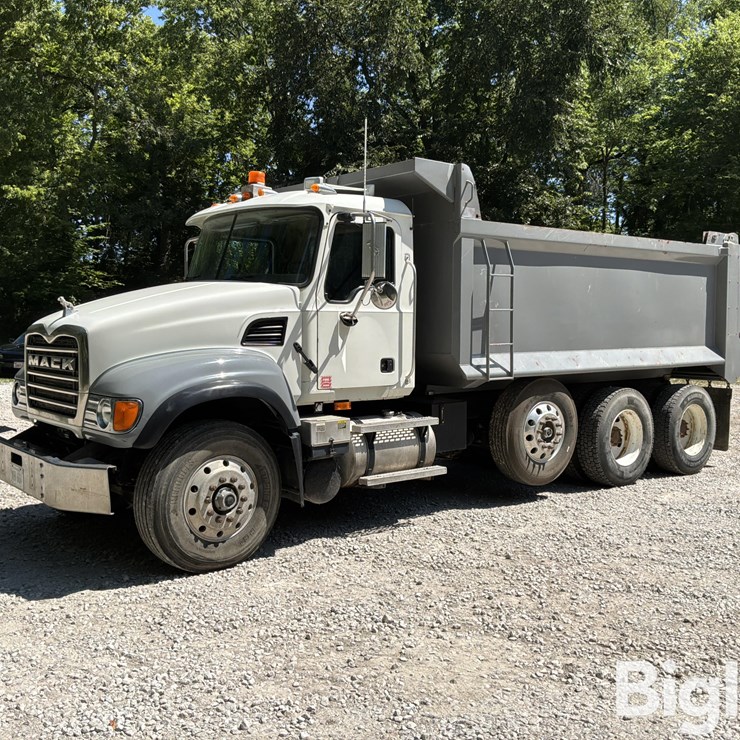 2003 MACK GRANITE CV713