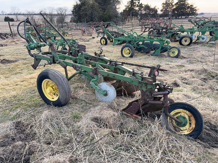 john-deere-pull-type-three-bottom-plow-image-11