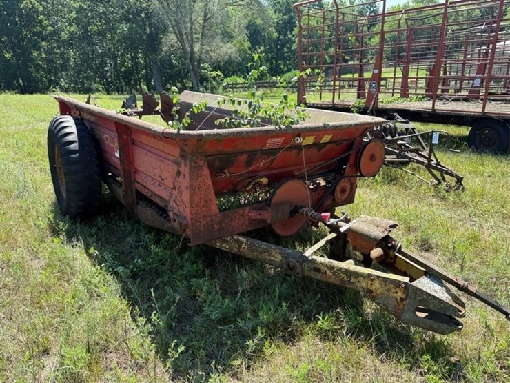 new-holland-manure-spreader-image-1