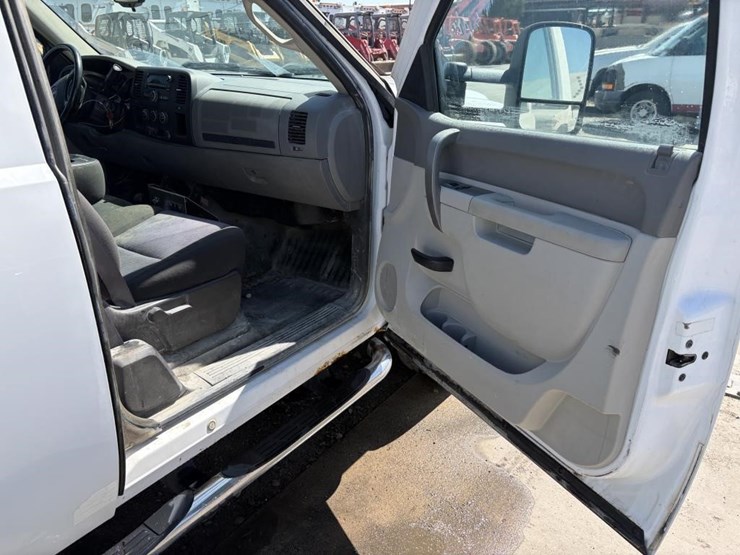 2012-gmc-sierra-2500-image-10