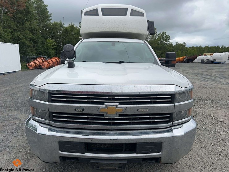 2015-chevrolet-silverado-3500hd-image-2