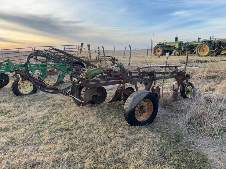 john-deere-pull-type-three-bottom-plow-image-7
