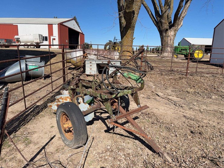 john-deere-no.-55-a-b-h-pull-type-three-bottom-plow-image-4