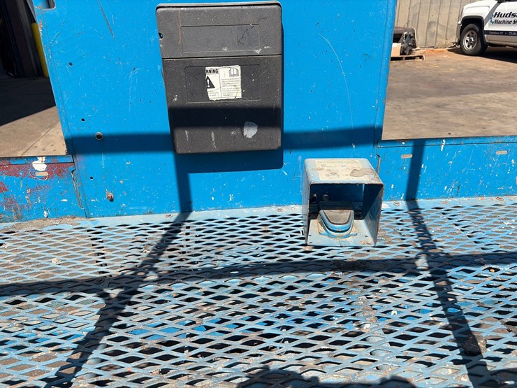 #201-•-2000-genie-z45/25-articulating-boom-lift-image-27