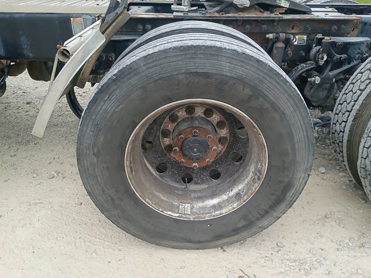 2012-peterbilt-384-image-81