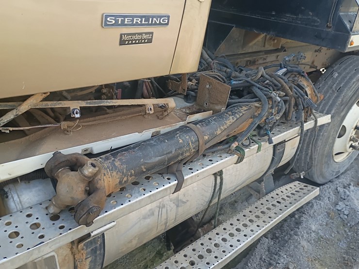 2008-sterling-l9500-image-37