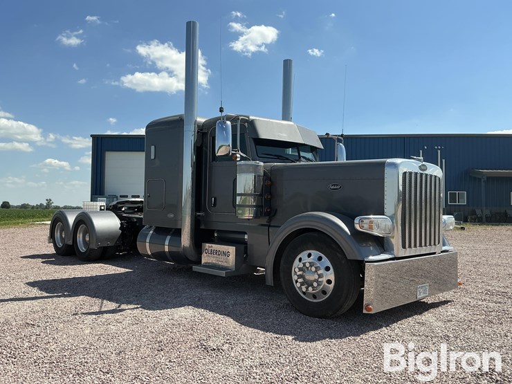 2012-peterbilt-389-image-3