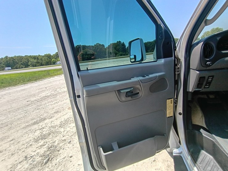 2005-ford-e450-image-26