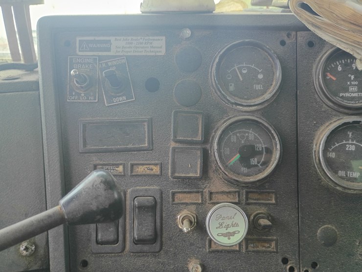 1997-mack-rd688s-image-51
