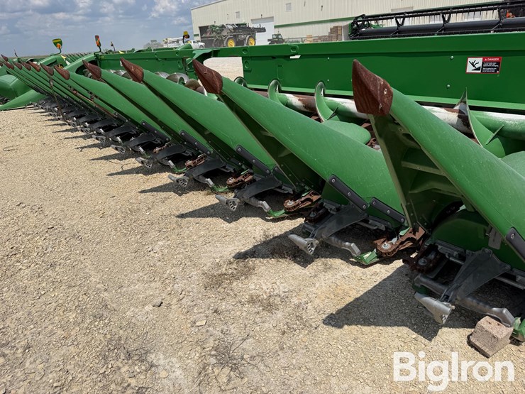 2020-john-deere-716c-image-14