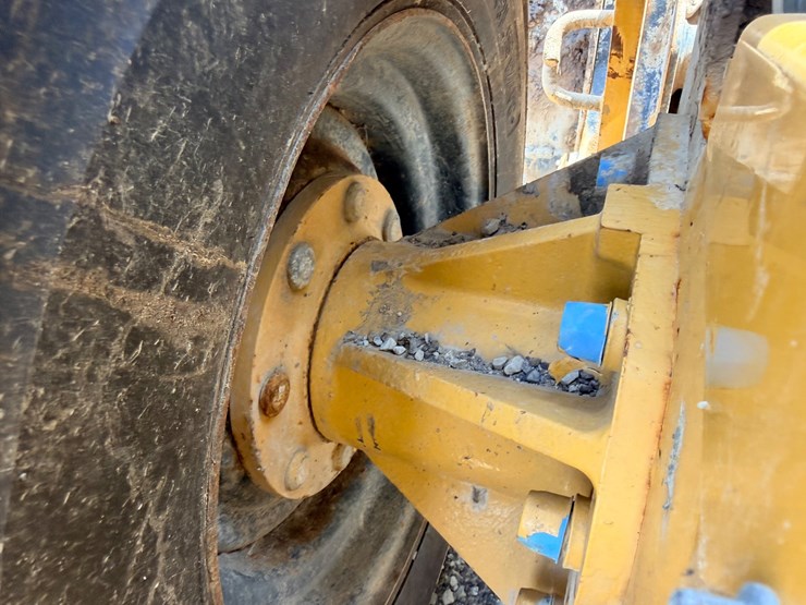 2014-caterpillar-272d-image-94