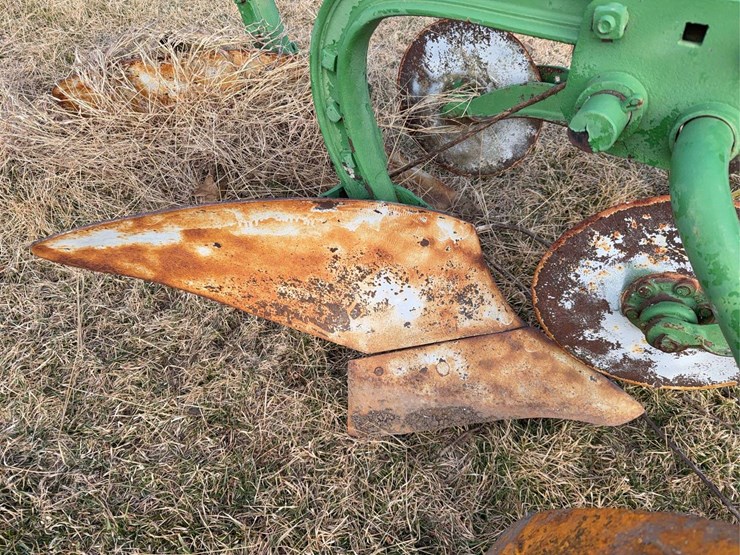 john-deere-pull-type-two-bottom-plow-image-15