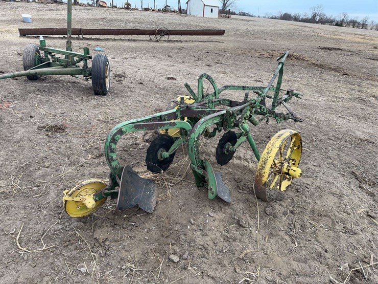 john-deere-pull-type-two-bottom-plow-image-5