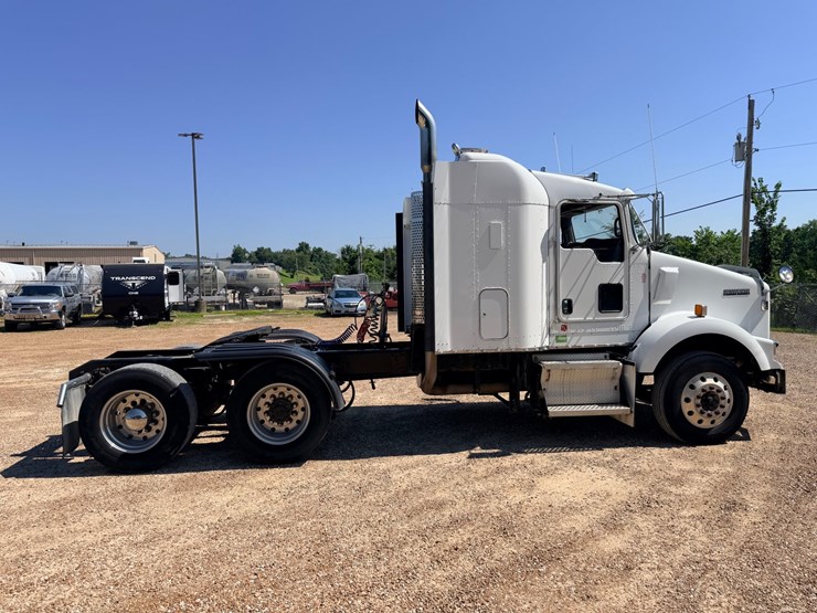 2010-kenworth-t800-image-15