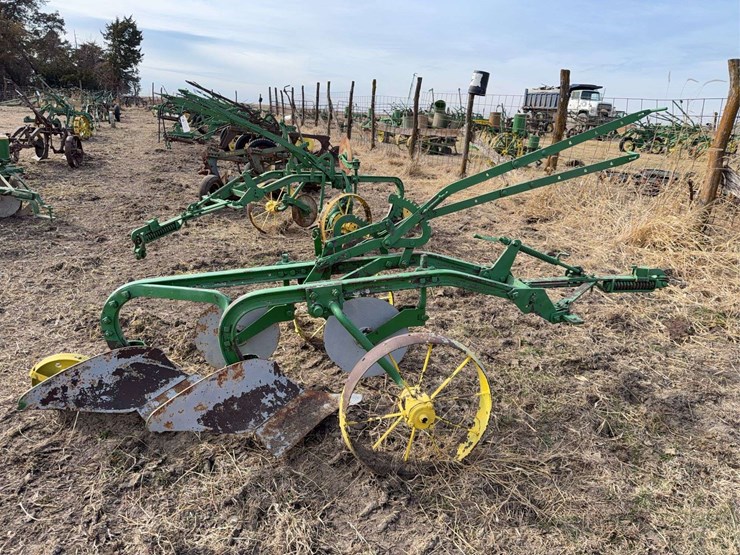 john-deere-pull-type-two-bottom-plow-image-6