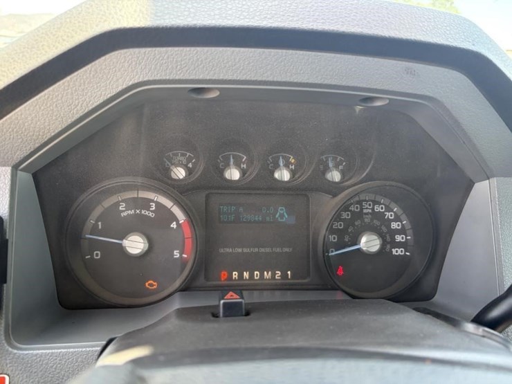 2013-ford-f550-image-28