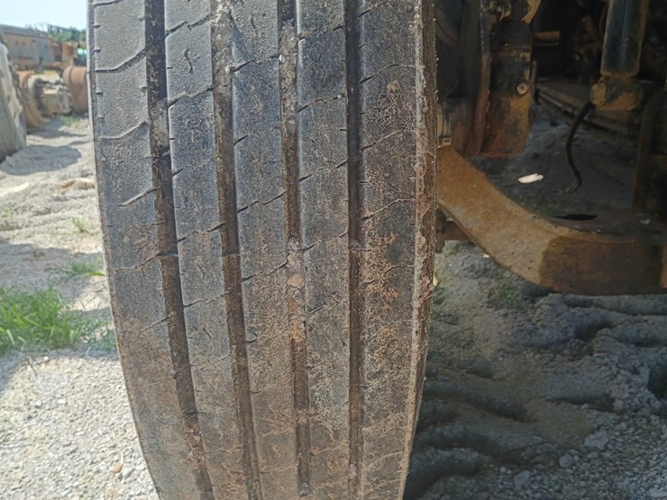 2008-sterling-l9500-image-90