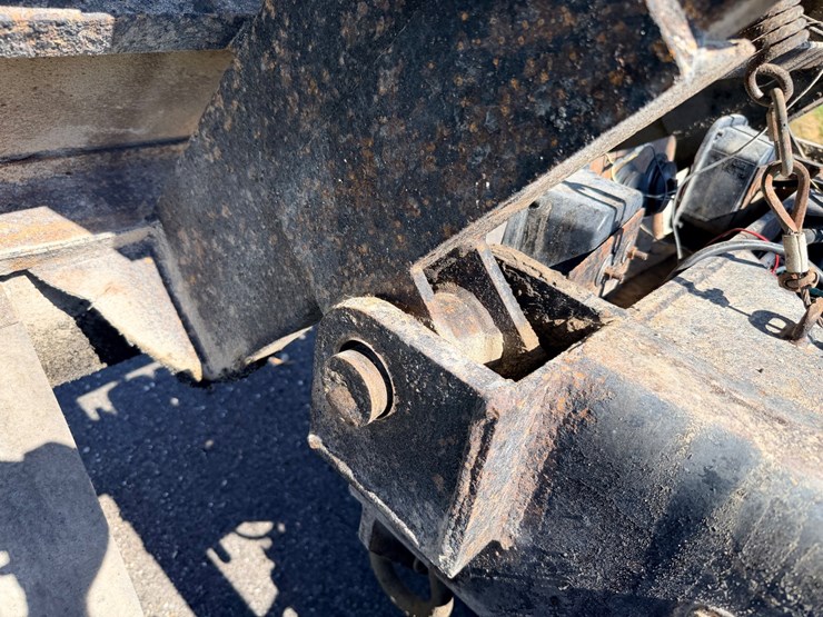 1993-mack-dm690s-image-37