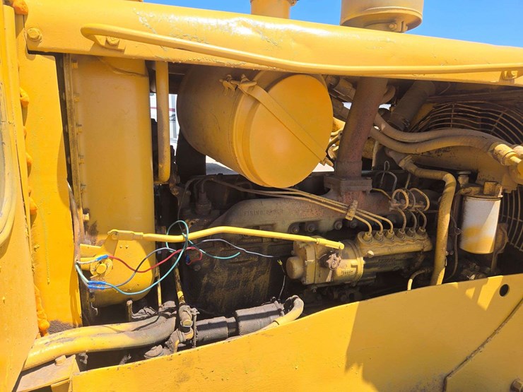 caterpillar-dozer-crawler-tractor-image-19