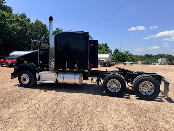 2010-kenworth-t800-image-8