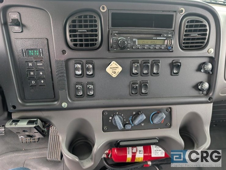 2011-freightliner-m2-stakebed-truck-image-25