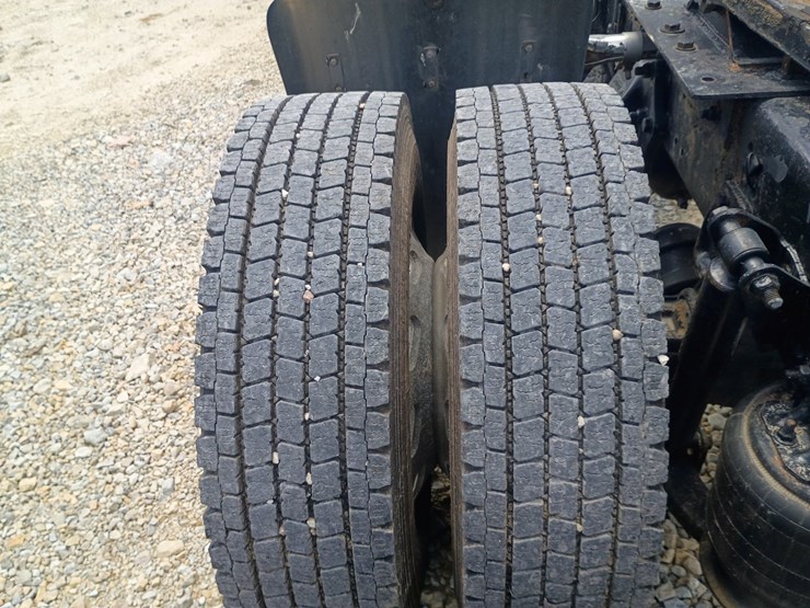 2008-freightliner-m2-106-image-71