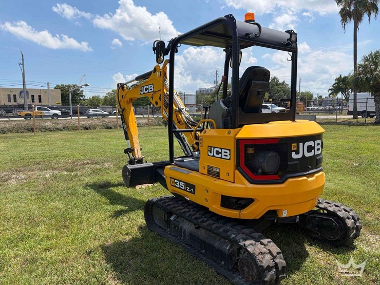 2025-jcb-35z-1-image-2