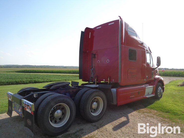 2013-peterbilt-587-image-11