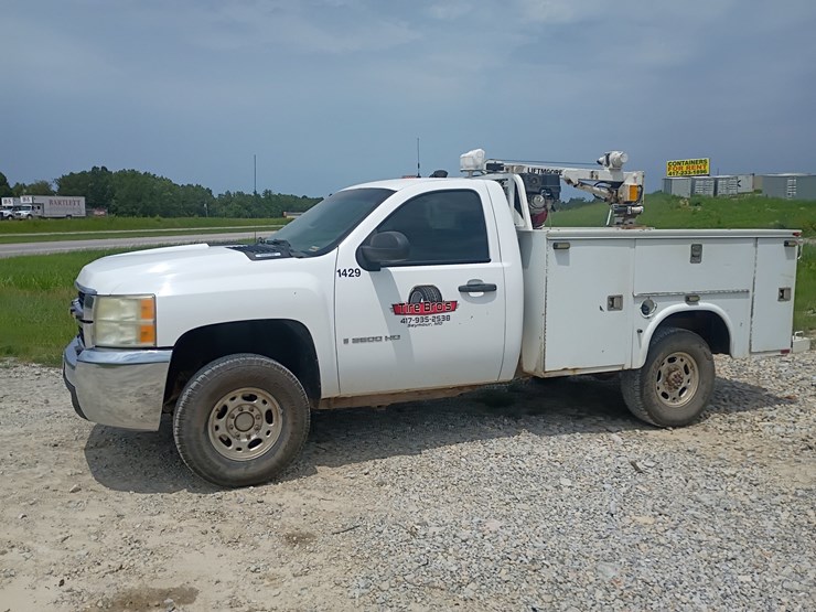 2008-chevrolet-silverado-3500-image-2