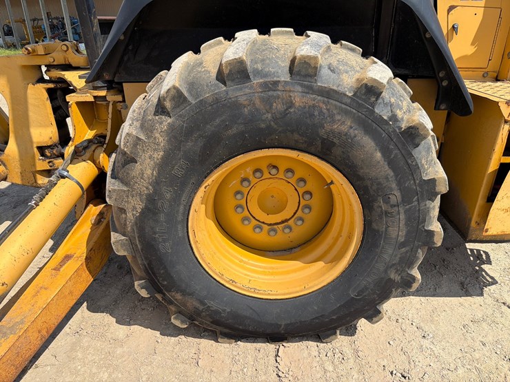 2000-deere-710d-image-137