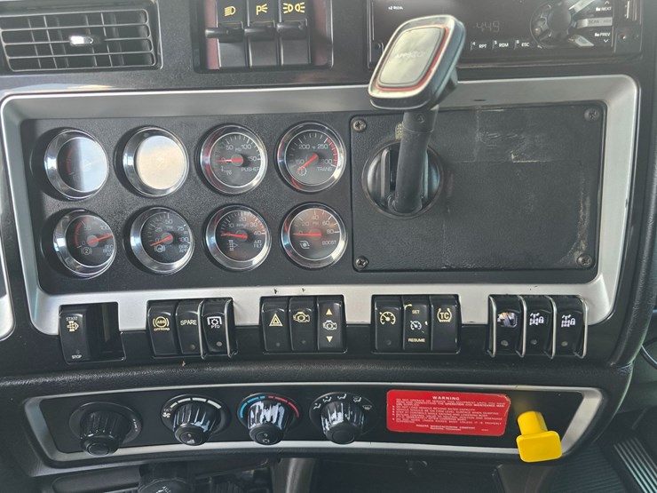 2015-kenworth-t800-image-59