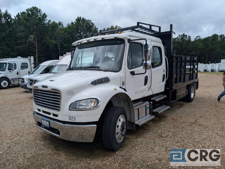 2018-freightliner-m2-stakebed-truck-image-24