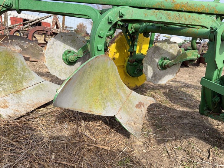 john-deere-pull-type-three-bottom-plow-image-13