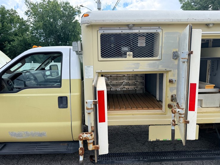 2010-ford-f550-image-73