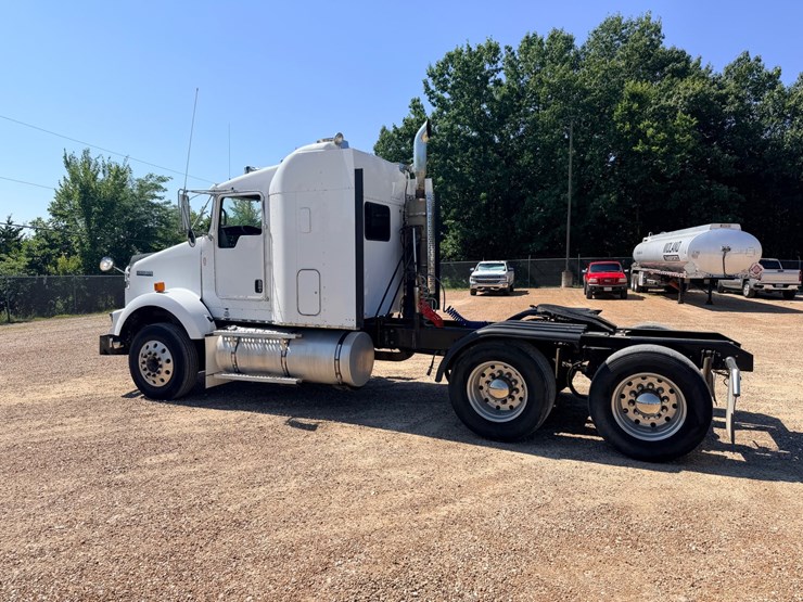 2010-kenworth-t800-image-8