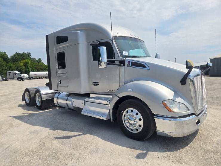 2019-kenworth-t680-image-18