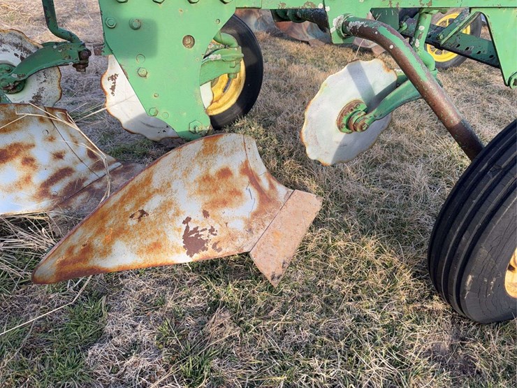 john-deere-pull-type-three-bottom-plow-image-14