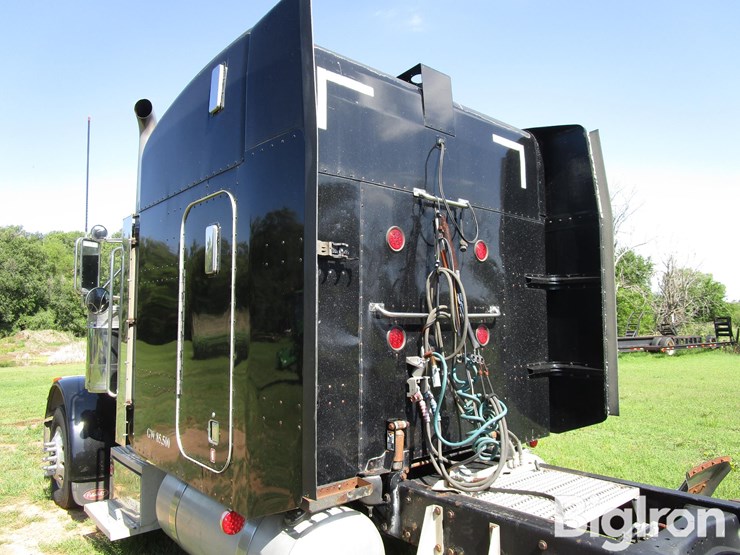 2004-peterbilt-379-image-9
