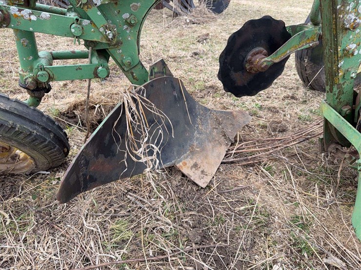 john-deere-pull-type-three-bottom-plow-image-13