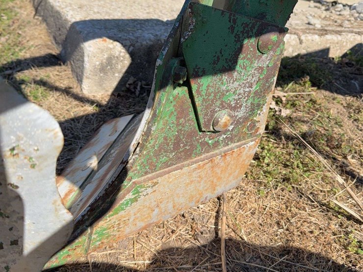 john-deere-three-point-two-bottom-plow-image-14