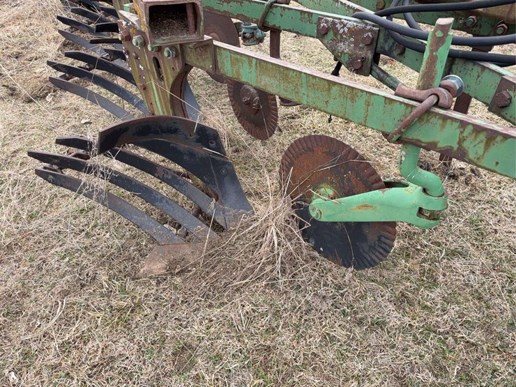 john-deere-pull-type-four-bottom-plow-image-10