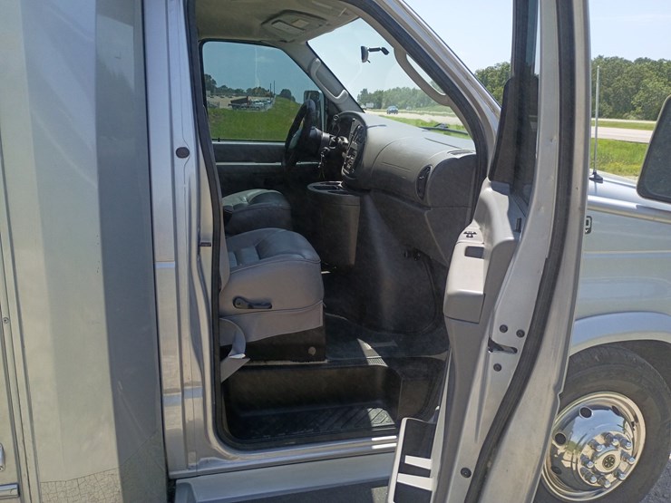 2005-ford-e450-image-33