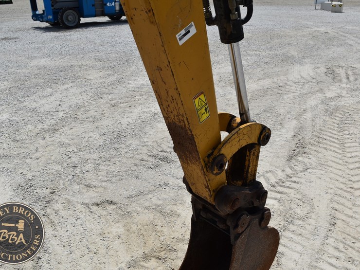 2023-caterpillar-303cr-image-18