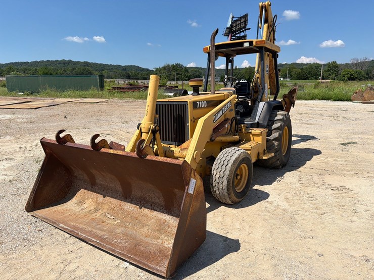 2000-deere-710d-image-1