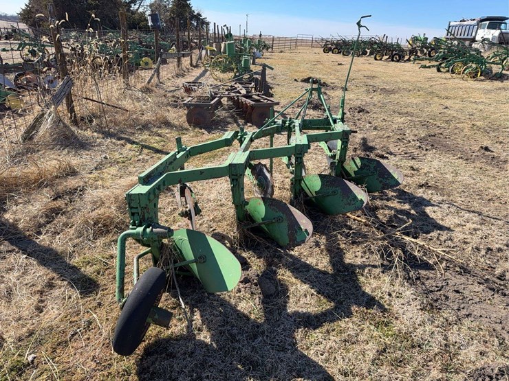 john-deere-three-point-four-bottom-plow-image-4