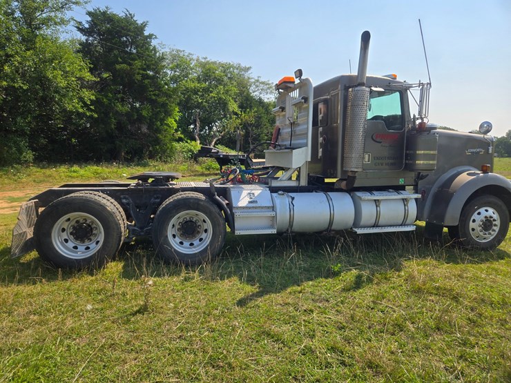 2002-kenworth-w900-image-13