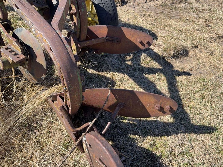 john-deere-pull-type-two-bottom-plow-image-20
